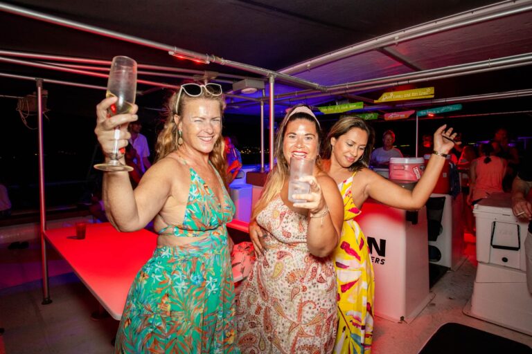 catamaran happy hour