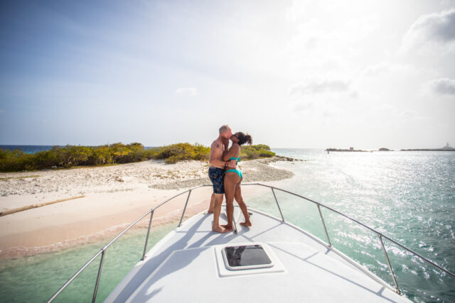 Couple kissing on Kailani