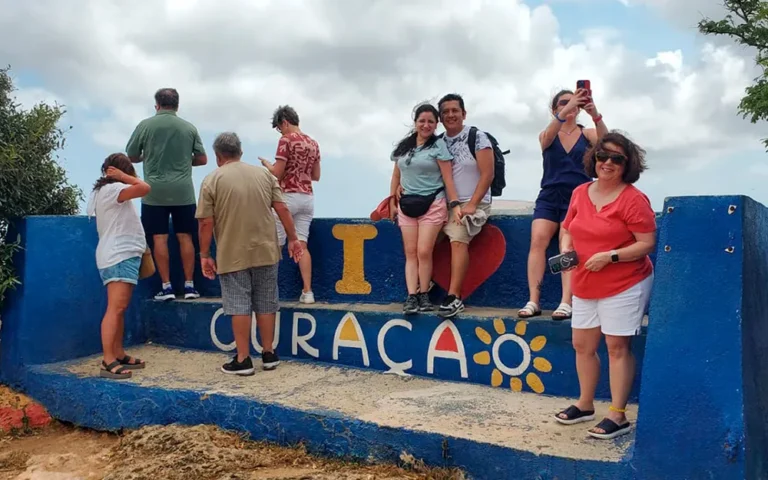 i love curacao with tourists