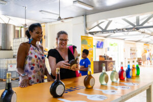 woman with bottles of liqueur in Landhuis Chobolobo